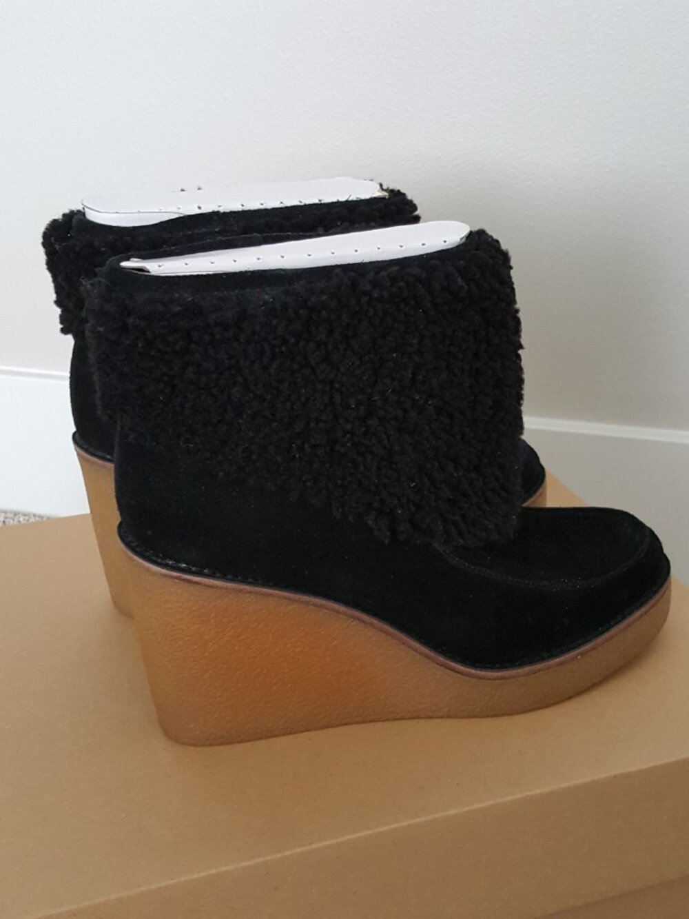 NEW Cond. UGG Coldin Black Suede Shearling Platform Wedge Ankle Boots 9 Shipskin
